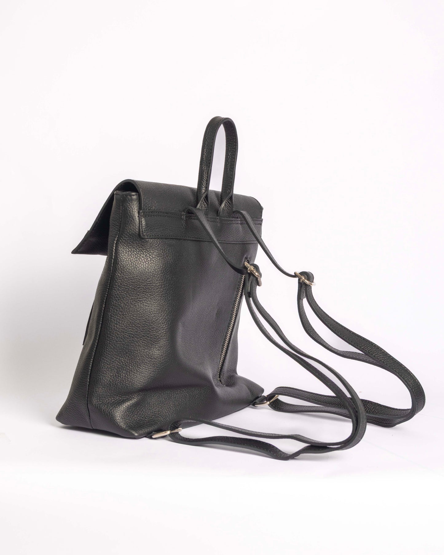 Cartable Sara Nero – vue de profil – cuir grainé italien